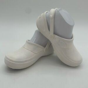 Crocs Women's Size 6 Mercy White Closed Toe Round Toe Slip On Work Shoes Clogs